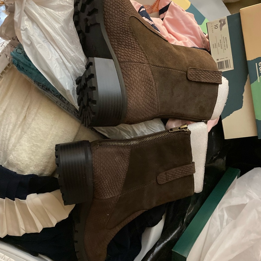 SOLD ❌ NWOT Logo by Lori Goldstein suede brown boots - Picture 9 of 10